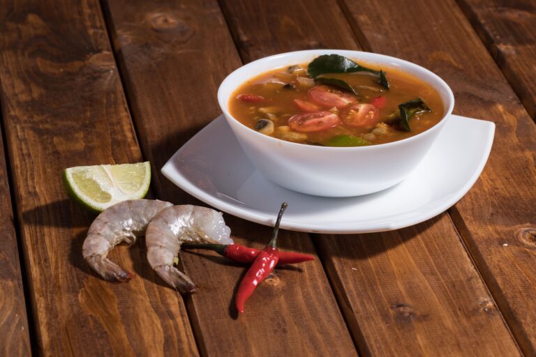 Zupa Tom Yum z krewetkami